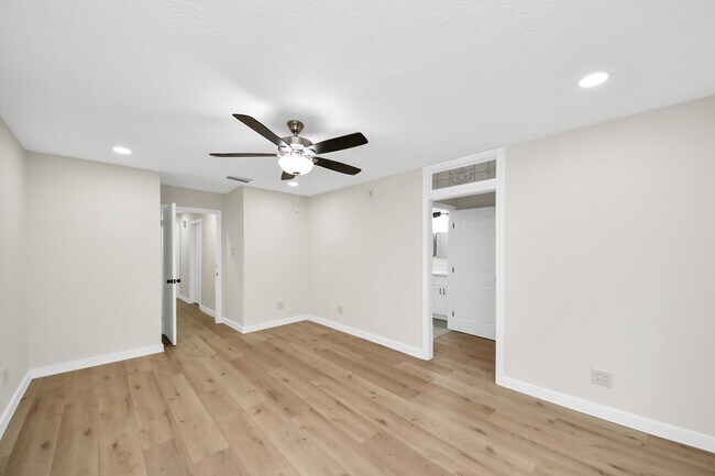 Building Photo - 25511 Many Oak Dr