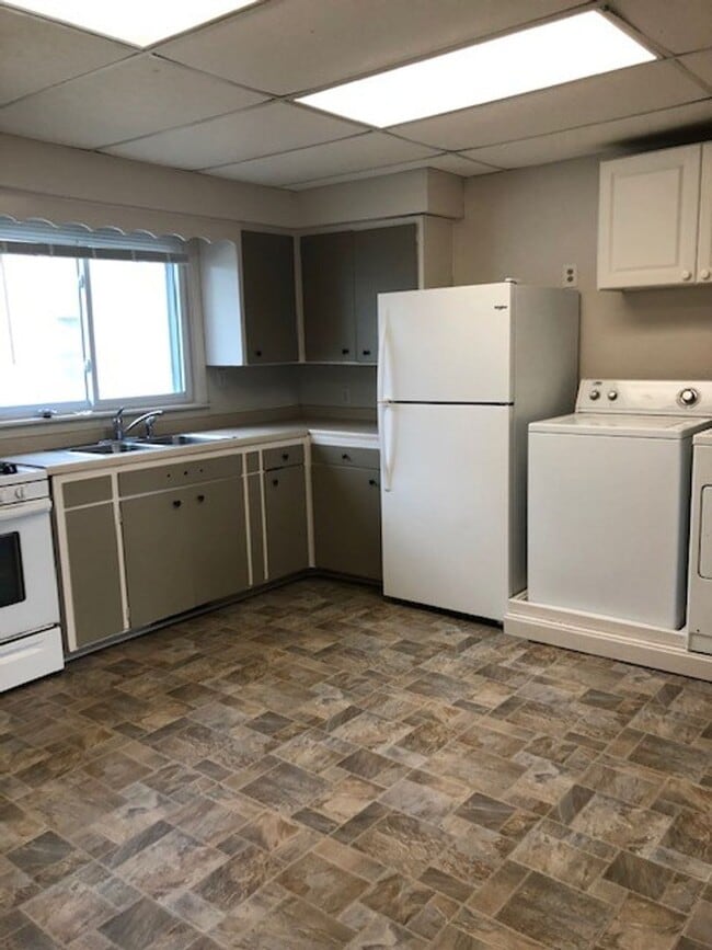 Building Photo - 3 Bedrooms, 1 Bathroom Duplex Lower Level in Brainerd, MN