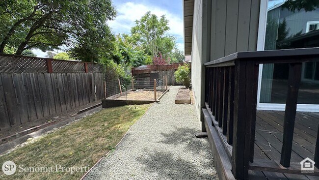 Building Photo - Spacious 4 Bedroom Eastside Home