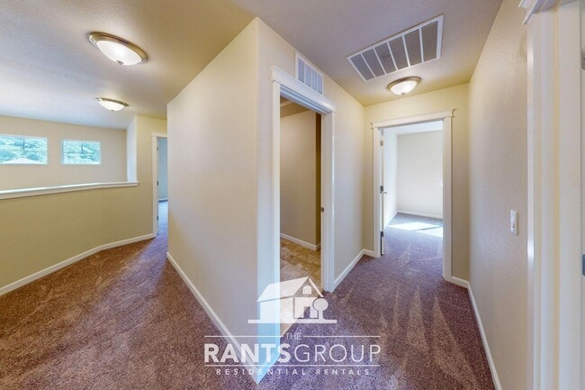 Building Photo - Spacious home in the Olympia School Distri...