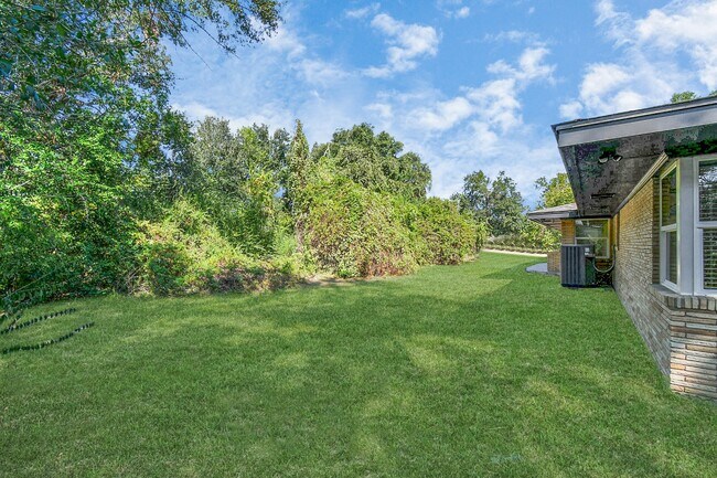 Primary Photo - 1805 East Ave