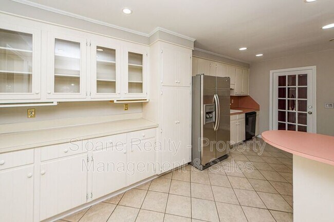 Building Photo - 11 Poets Corner