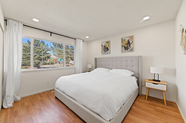 Building Photo - 5242 Sierra Highlands Ct