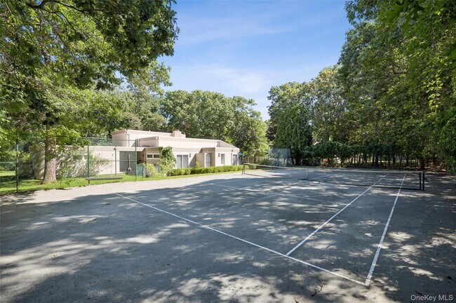 Building Photo - 14 Woodland Ln