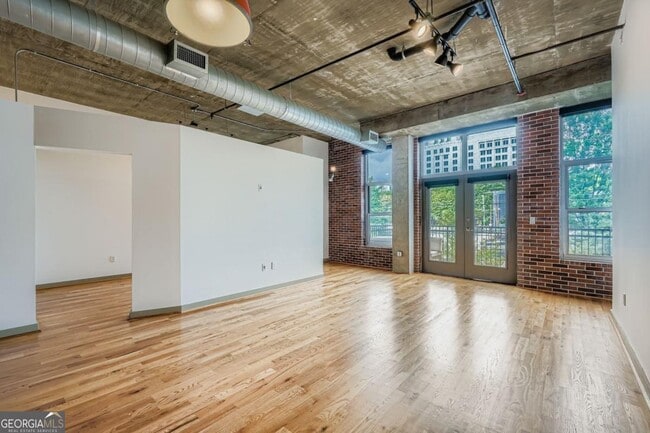 Building Photo - 1023 Juniper St NE