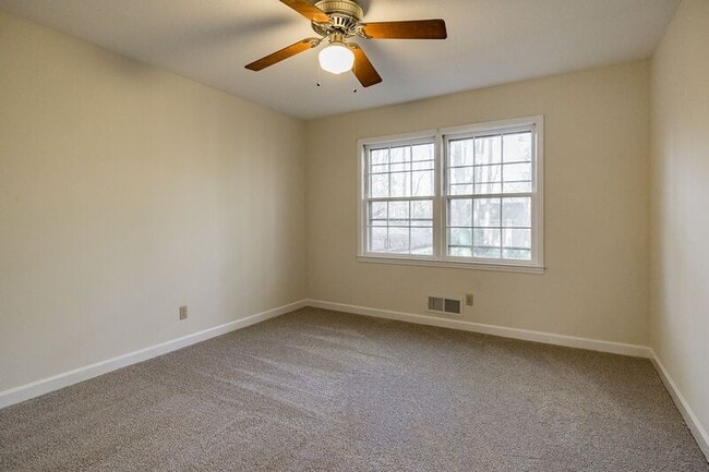 Building Photo - 265 Ponderosa Dr