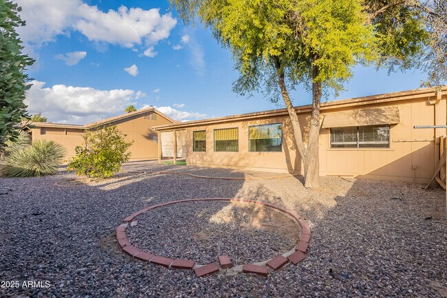 Building Photo - 25822 S Boxwood Dr