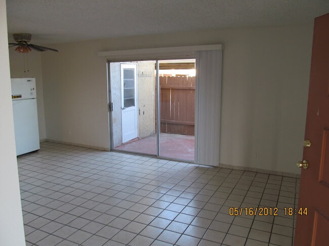 Building Photo - 3518 Villa Knolls N Dr