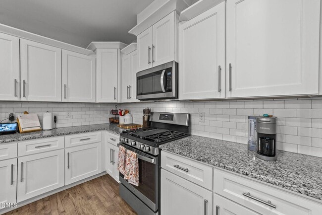 Building Photo - 4 Bedroom Home Close to Downtown Wake Forest. Fenced Yard!