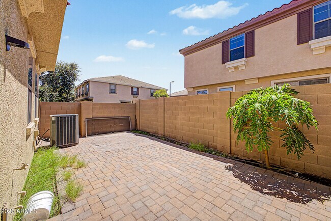 Building Photo - 1432 N 80th Dr