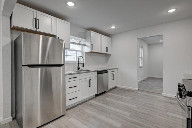 Building Photo - 2123 S Porter Ave