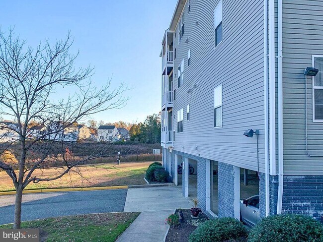 Building Photo - 45521 Westmeath Way
