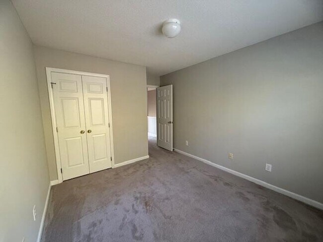 Building Photo - 500 Misty Groves Cir