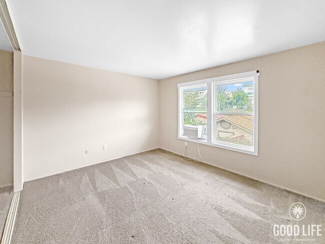 Building Photo - Updated 4B 2BA Home in Paradise Hills w/ S...