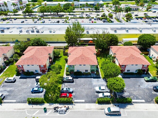 Building Photo - 18712 SW 100th Ave