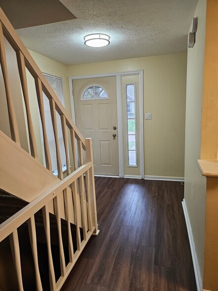 Building Photo - 7951 Sunset Cove Dr