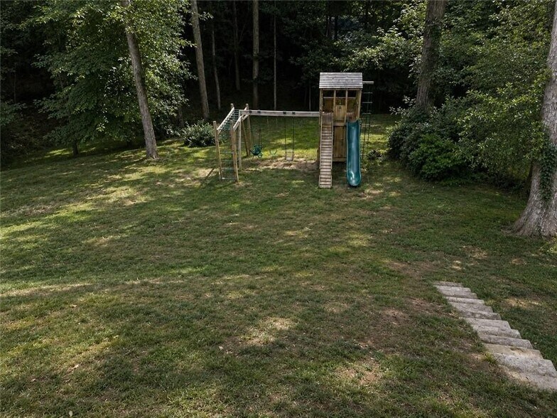 Building Photo - 505 Forest Hills Dr