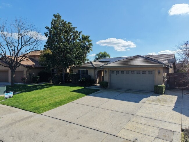 Building Photo - Spacious 4 bed 2 Bath in Desirable NW Bakersfield