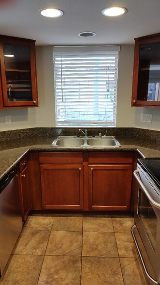 Building Photo - 15353 Maturin Dr