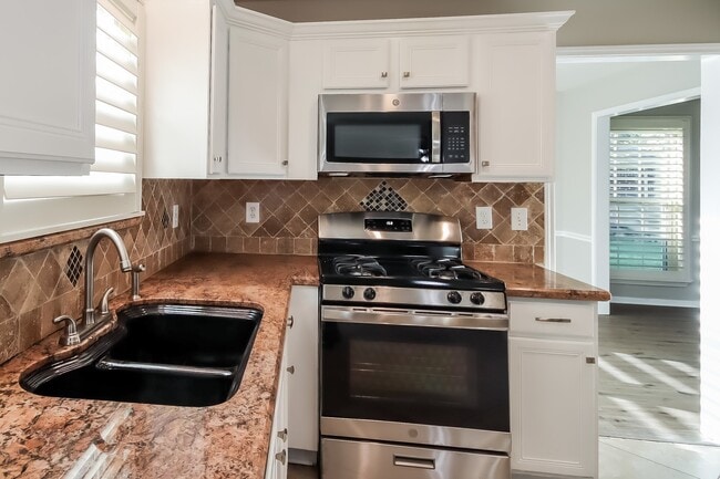 Building Photo - 19610 Plymouth Ridge Ln