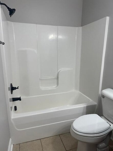 Building Photo - 1695 Stonebriar Dr NE