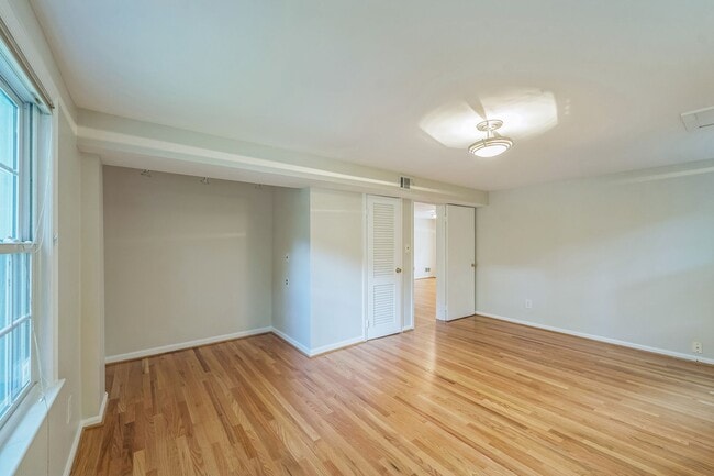 Building Photo - 5Bd/3 Bth expansive Family Home with Private Backyard & Premium Upgrades!