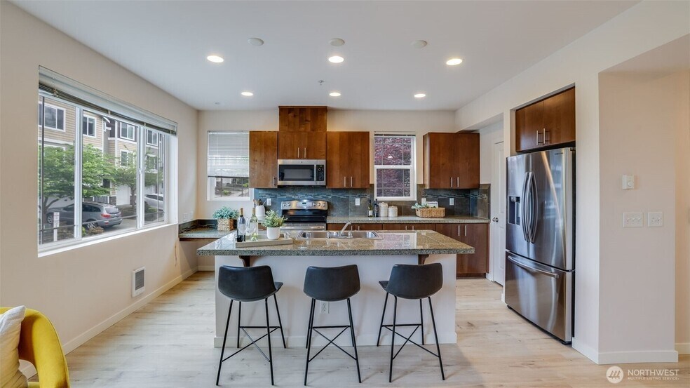 Building Photo - 15720 Manor Way