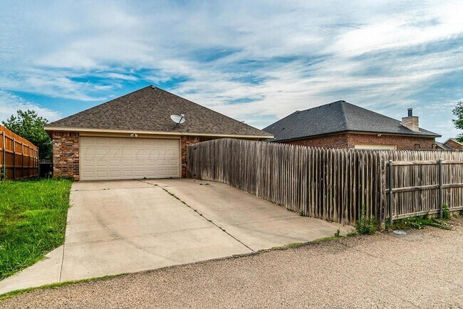 Building Photo - 8003 Manor Haven Ct