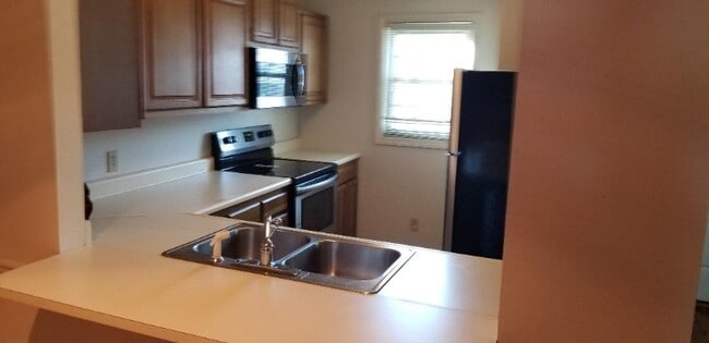 Building Photo - 461 Bramblewood Ln