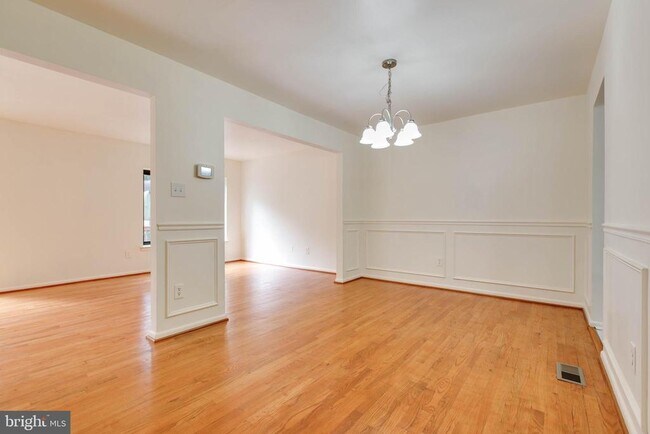 Building Photo - 5461 Enberend Terrace