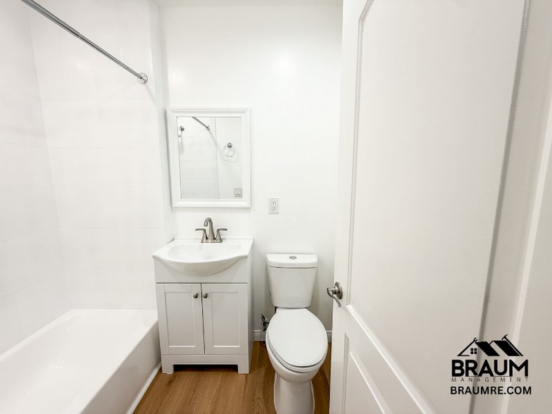 Building Photo - 1421 Centinela Ave