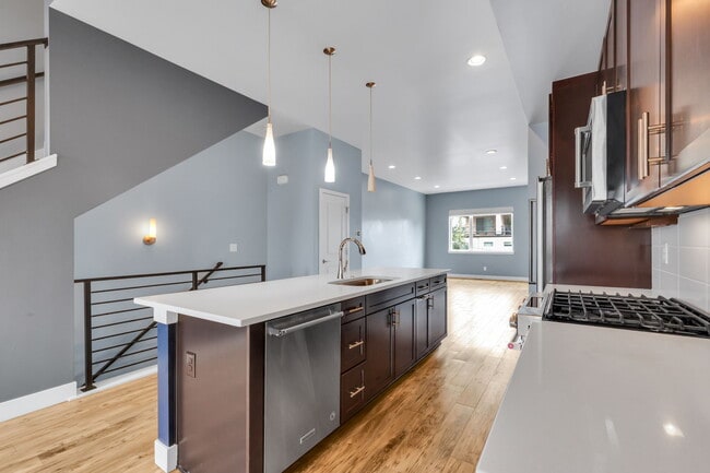 Building Photo - 3119 W 19th Ave