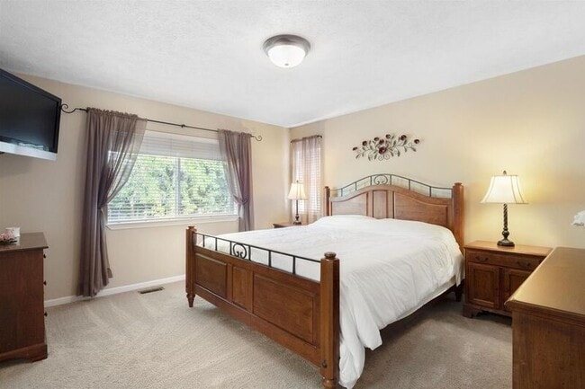 Building Photo - 806 N Knudson St