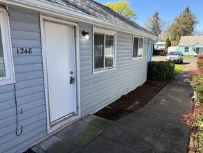 Building Photo - Updated Studio Apartment in Junction City!  $200.00 MOVE-IN SPECIAL