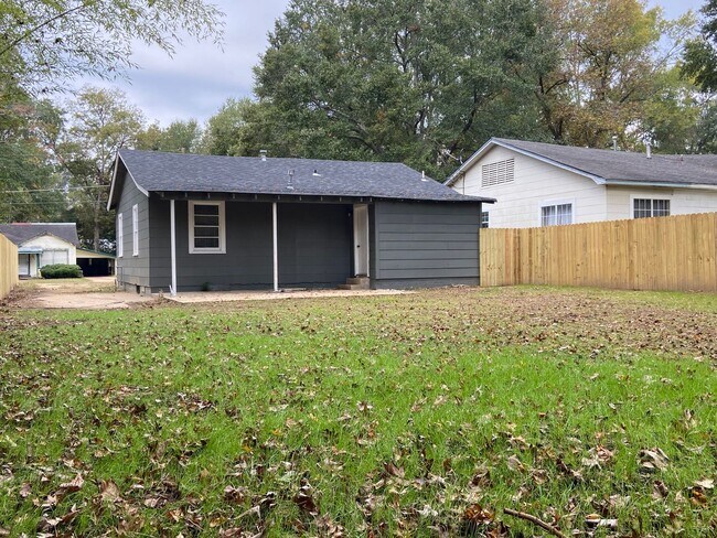 Building Photo - For Sale with Owner Financing!