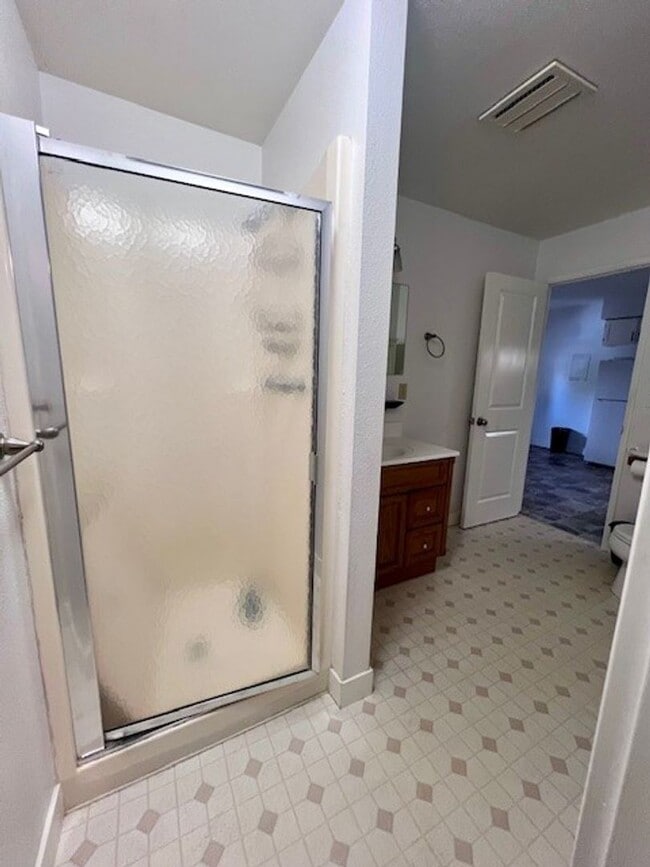 Building Photo - Cute 1 Bd 1 Ba Duplex in Beautiful Blaine!