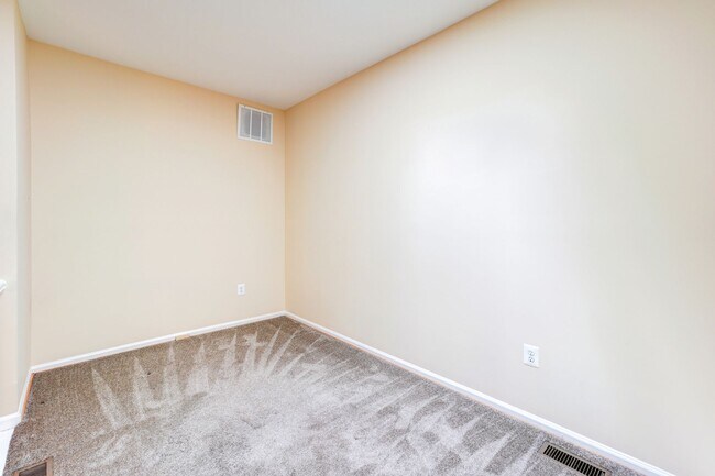 Building Photo - Beautiful 2-Bedroom 2-Bathroom Condo with Loft In The Heart of Germantown