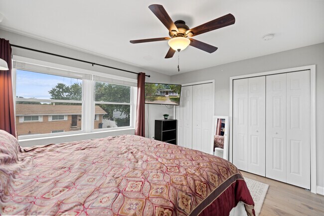 Building Photo - 5519 5th St NE