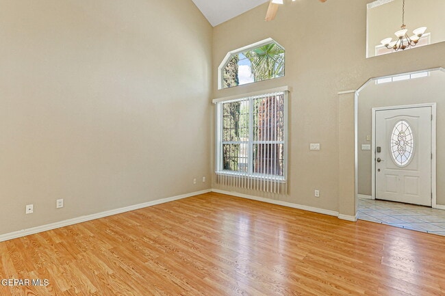 Building Photo - 951 Via Descanso Dr