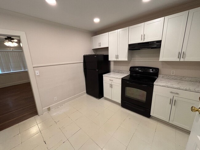 Building Photo - 604 Murphree St