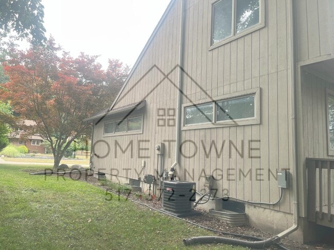 Building Photo - 5664 Woodstock Dr