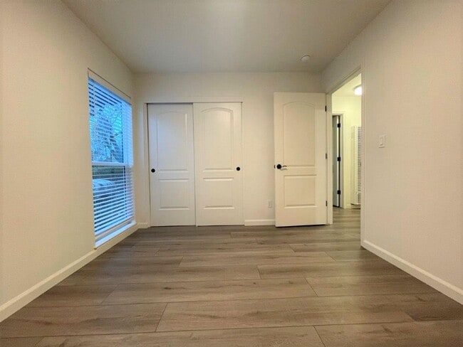 Building Photo - Coming Soon! Fully updated 2 bedroom 1.5 bath condo, walk to Ygnacio Plaza & Heather Farms Park!