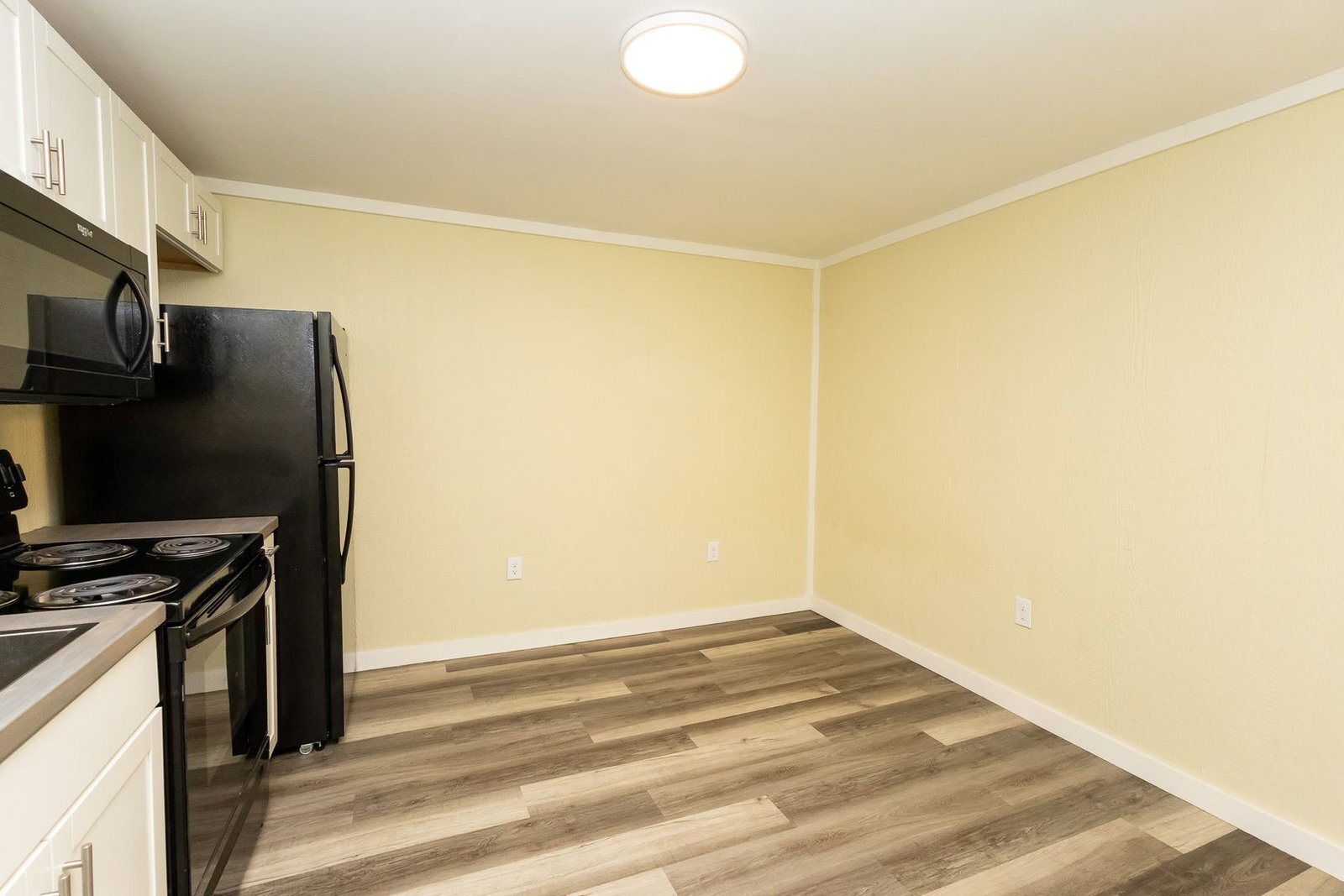 Building Photo - 5640 US-41