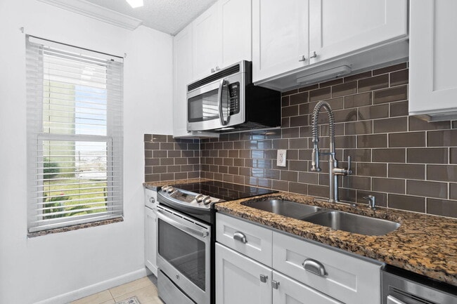 Building Photo - 300 Gulf Shore Dr