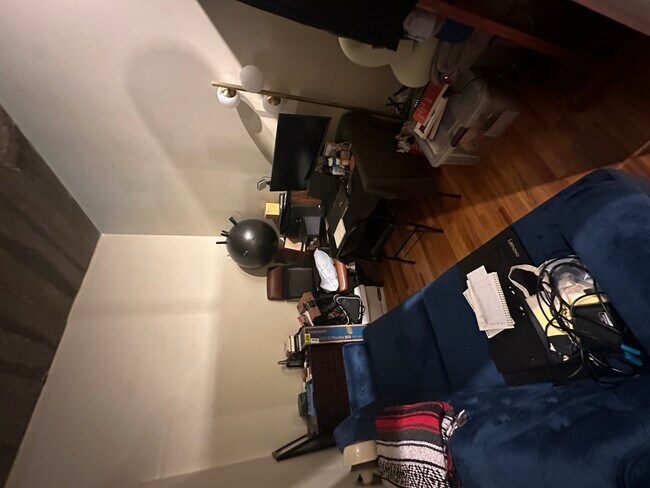 Building Photo - 1151 W 14th Pl