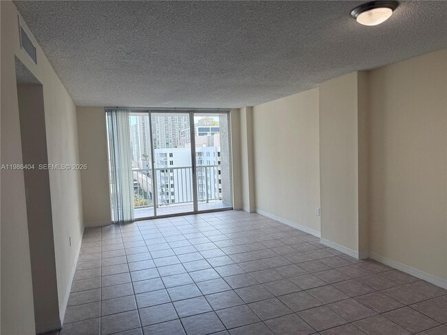 Building Photo - 915 NW 1st Ave