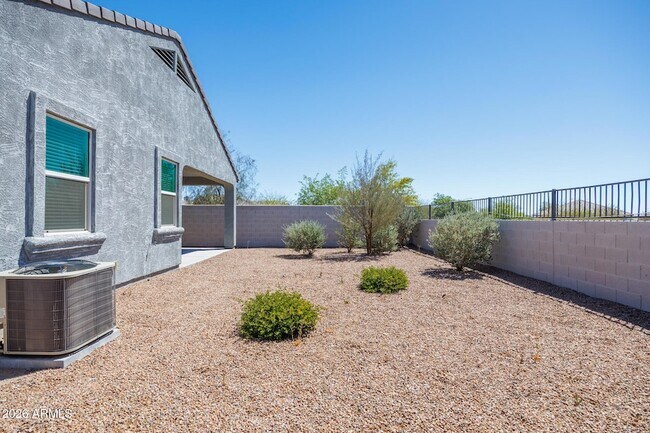 Building Photo - 1075 W Avalon Canyon Dr