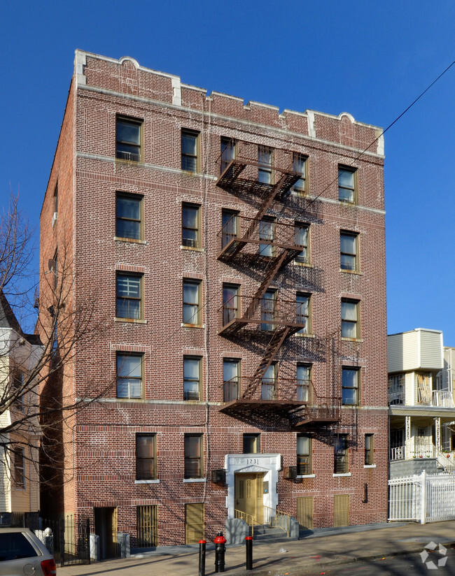 1231 Saint Lawrence - 1231 Saint Lawrence Ave