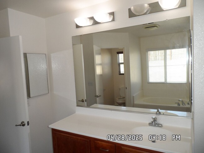 Building Photo - 3 Bedrooms, 2 1/2 Bathrooms, 2 Story, Loft...