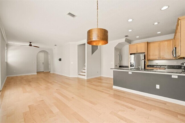 Building Photo - 113 S Melville Ave